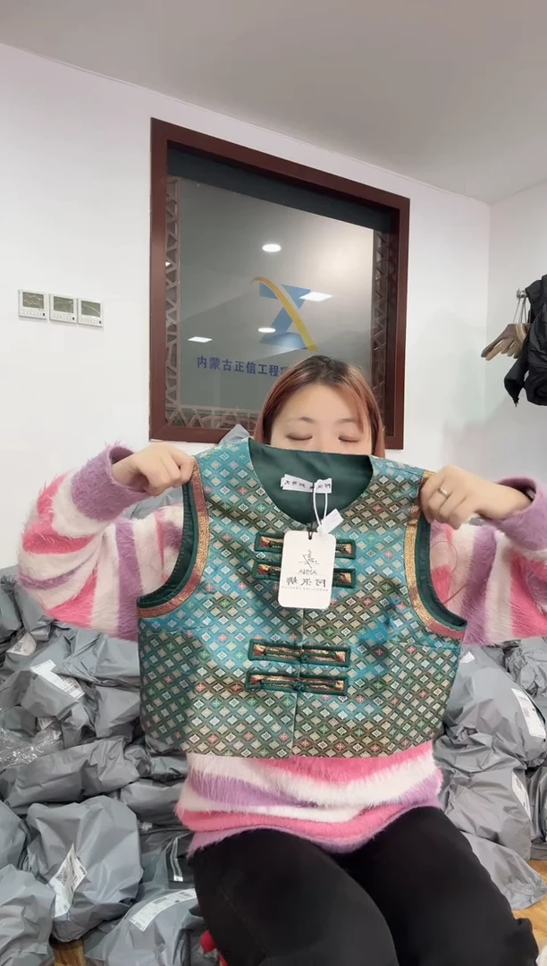 马甲 M   110斤以里