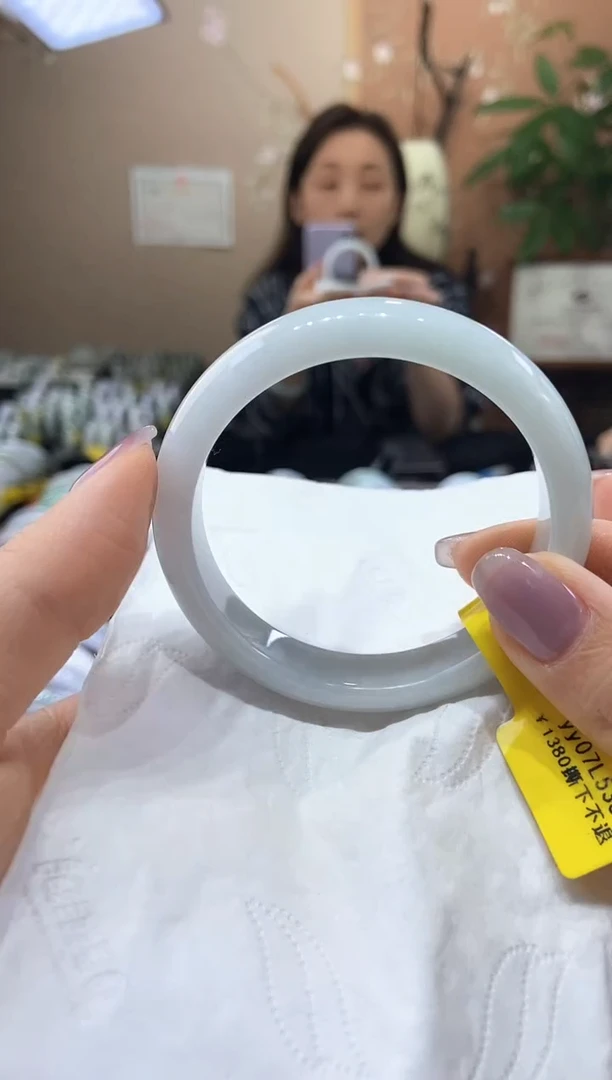 翡翠手镯未镶嵌53.8圈口