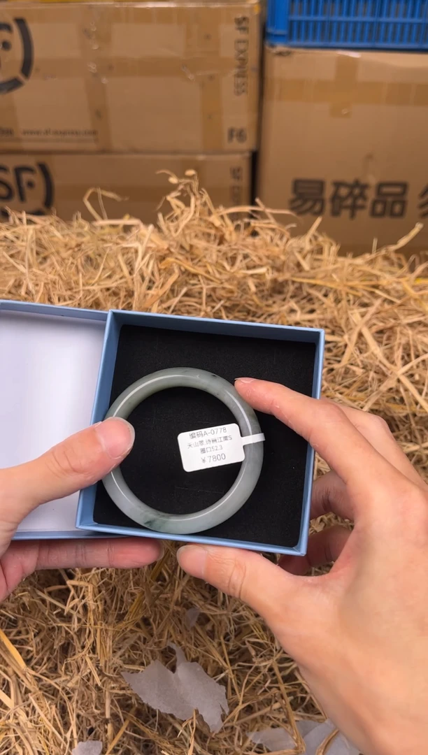 未镶嵌手镯石英质玉A-0778