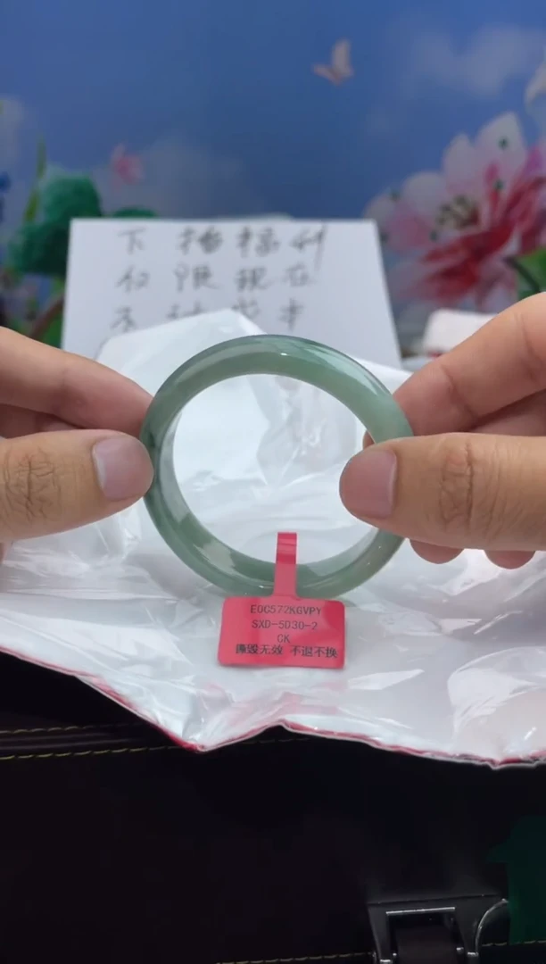 翡翠手镯未镶嵌12