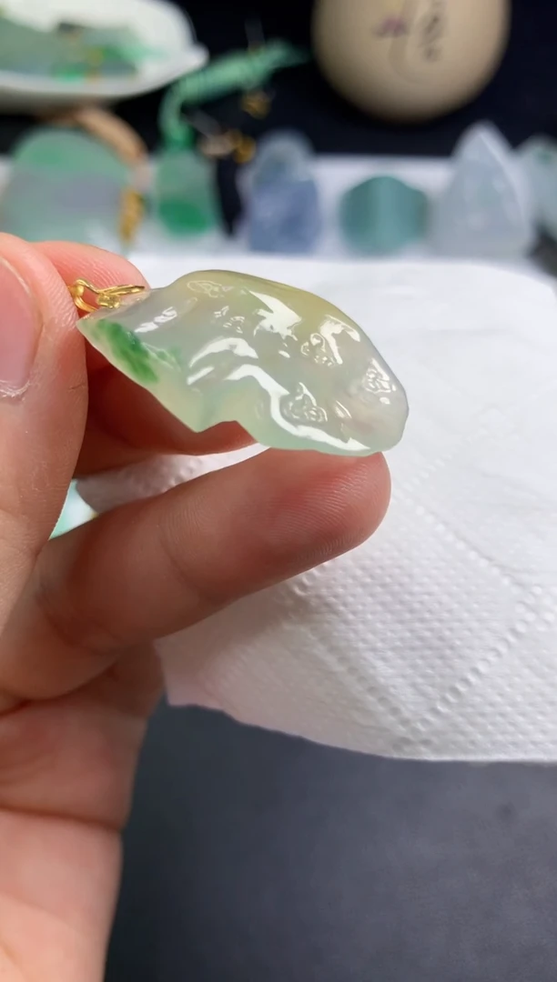 颈饰未镶嵌翡翠