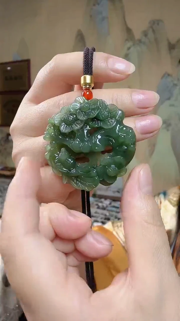 颈饰未镶嵌和田玉.