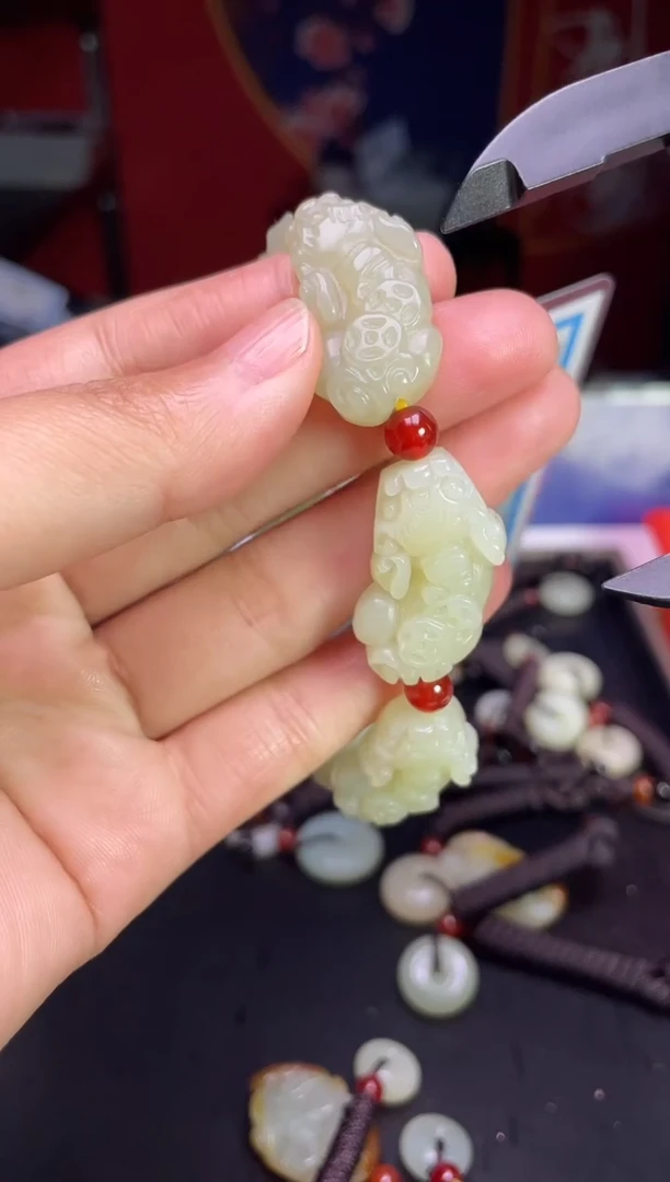 颈饰未镶嵌和田玉1