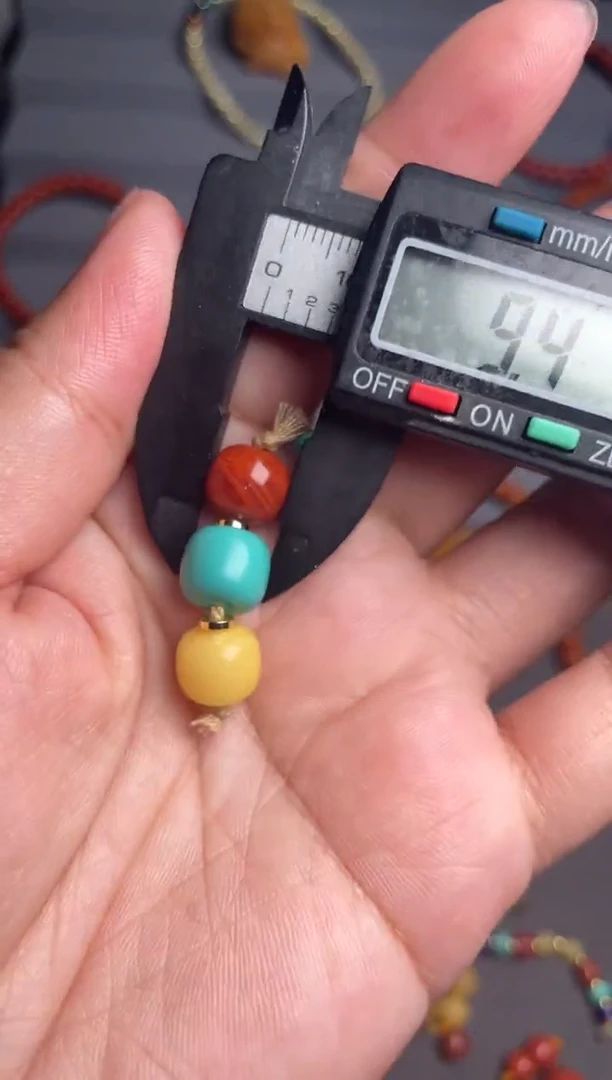 未镶嵌蜜蜡裸石多样性发其一，9mm红绿灯