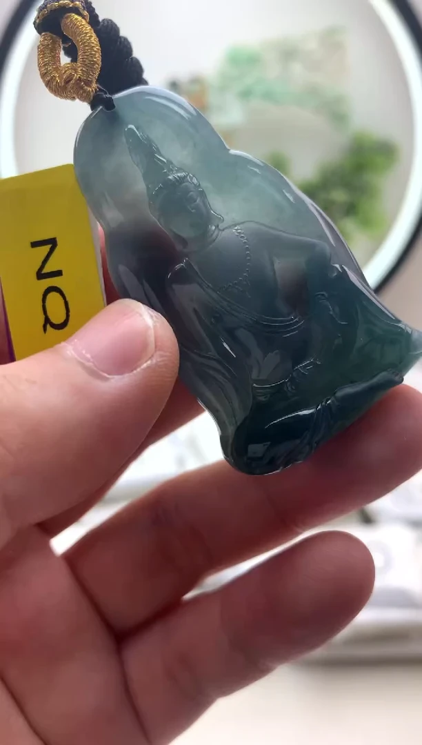 颈饰未镶嵌翡翠素衣观音