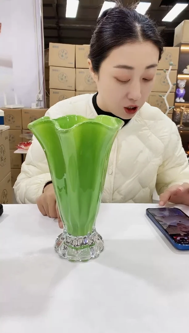 绿色花朵花瓶一个