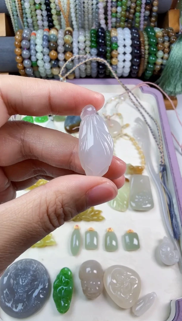 颈饰未镶嵌和田玉龙***儡吊坠