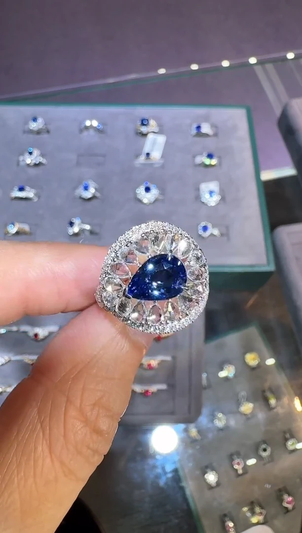 戒指蓝宝石18K金镶嵌【闪购】2.55ct/展会同步价/矢车菊