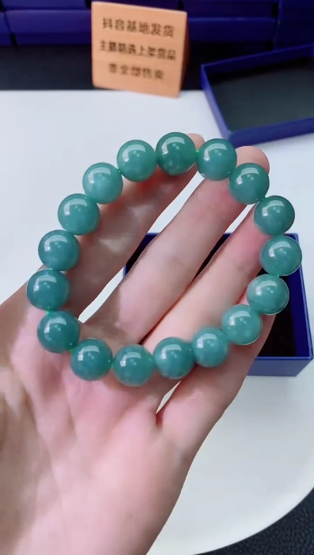 翡翠未镶嵌颈饰        ·