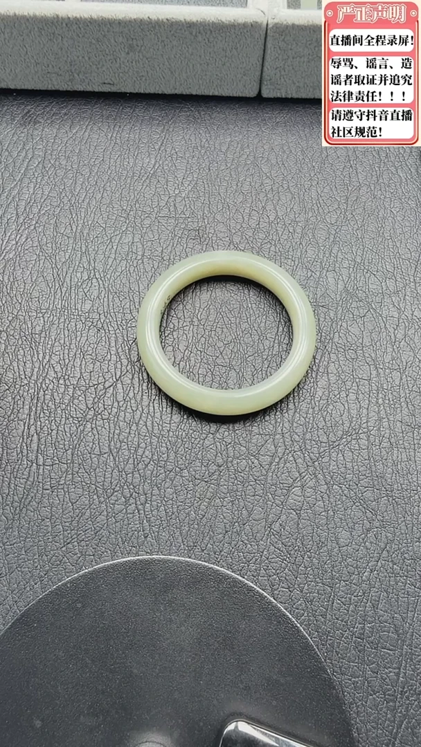 和田玉手镯未镶嵌209圈口54.8