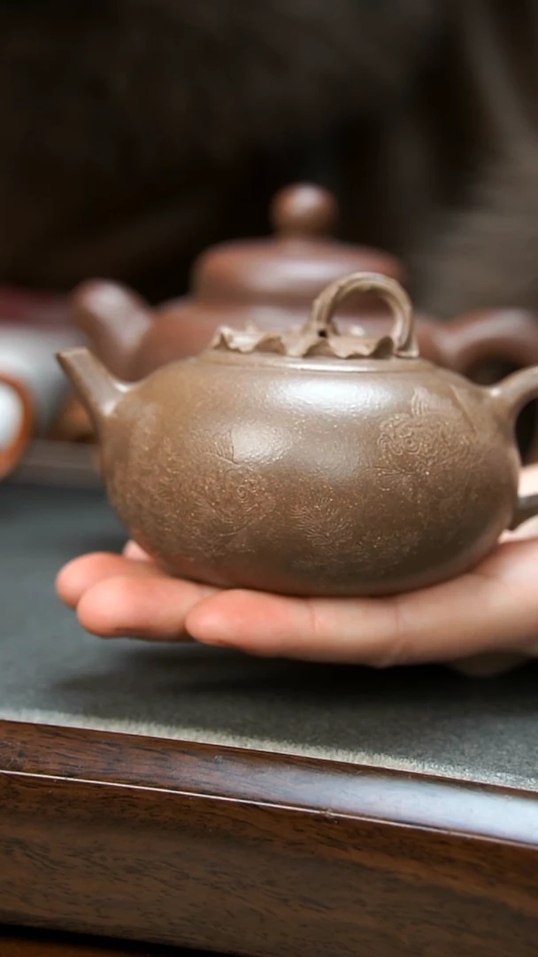 【闪购商品】紫砂茶壶段泥刻绘金鱼壶