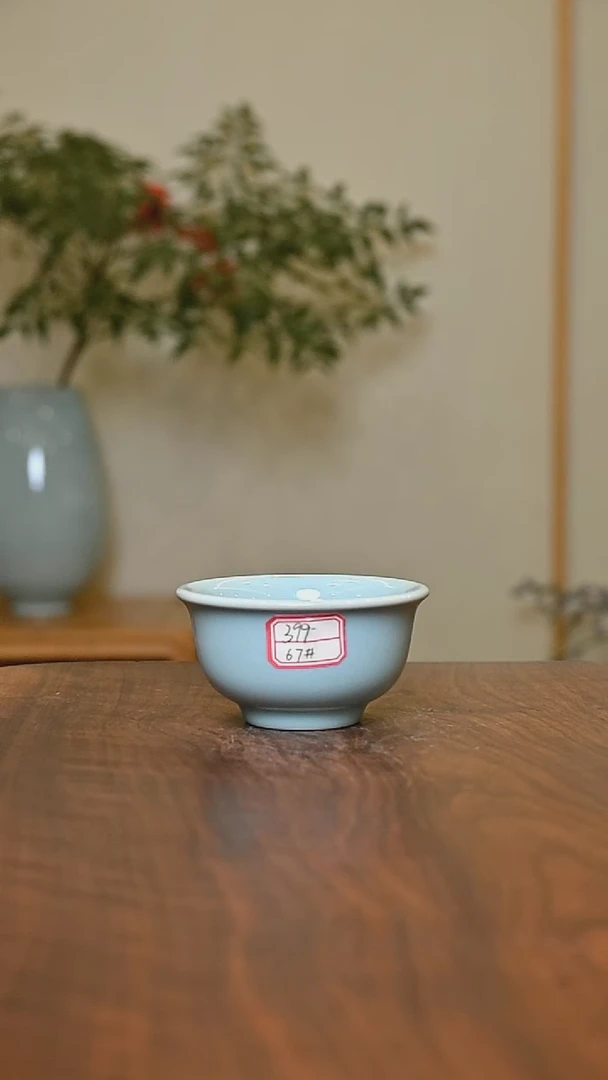 67#压手杯 天青 微瑕 朱晓辉款