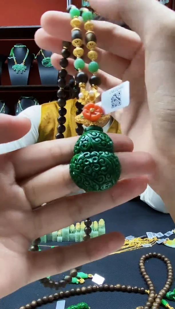 颈饰未镶嵌翡翠吊坠