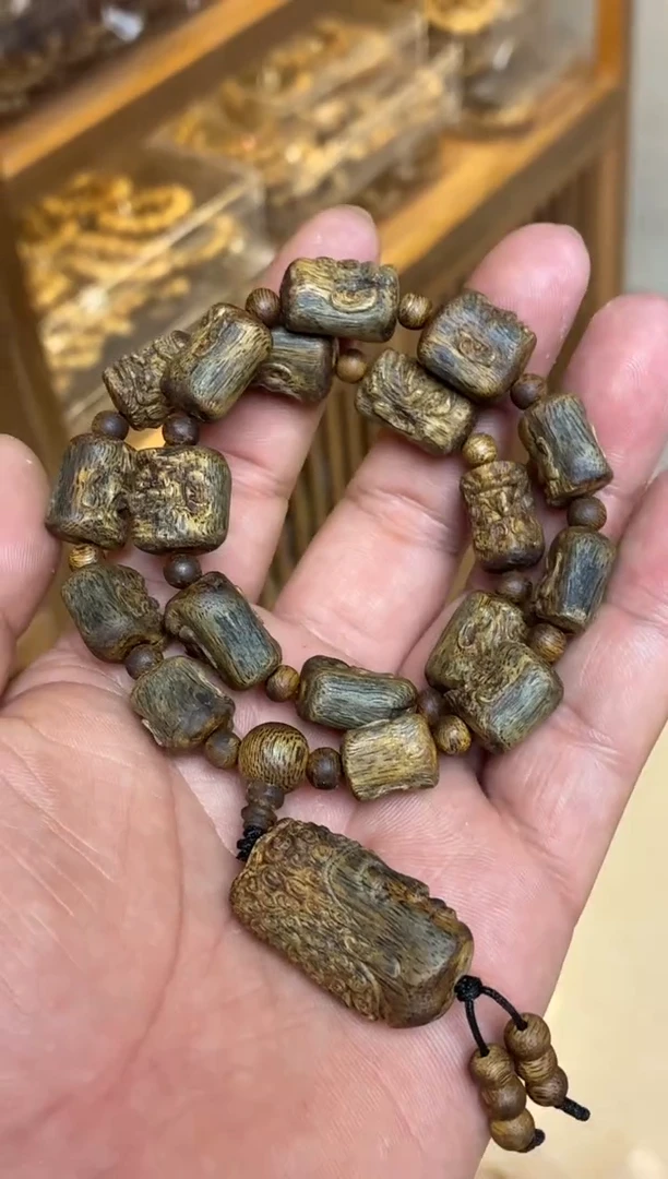 沉香手串 海南红金猊随型雕刻长串多样性发其一