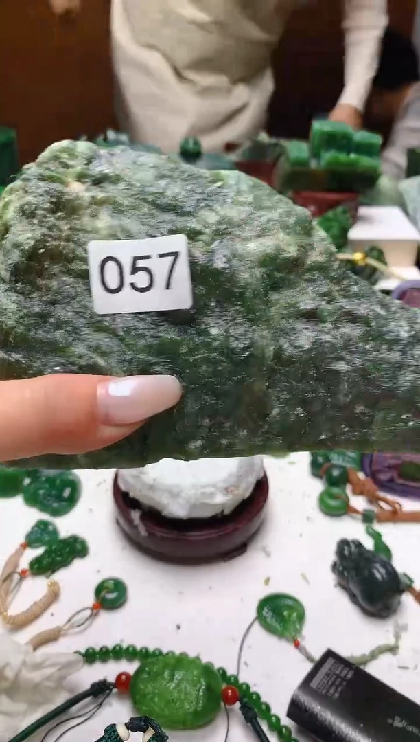 未镶嵌和田玉（碧玉）珠宝半成品1