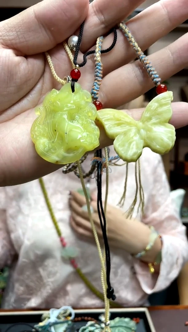 岫玉未镶嵌吊坠·微瑕