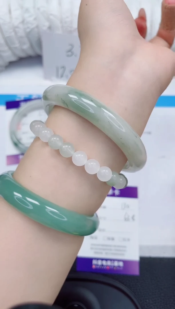 石英质玉手镯未镶嵌130-63/64