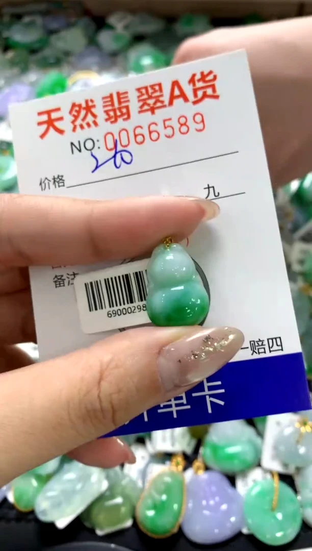 颈饰18K金镶嵌翡翠1111111111111111