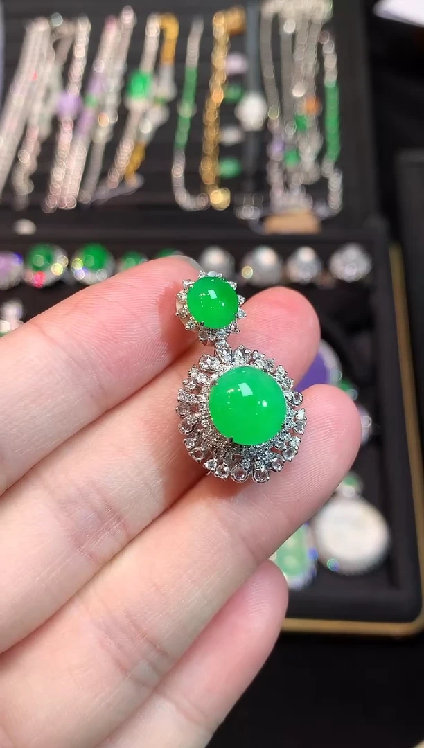 吊坠(赠链)18K金镶嵌翡翠高冰正阳满绿双蛋面吊坠