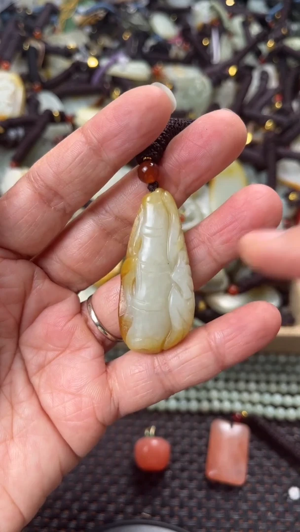 【闪购商品】和田玉颈饰未镶嵌多样性发货没有证书拍一发一有瑕