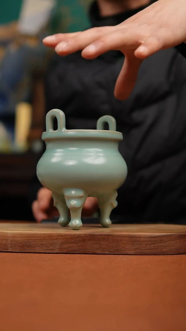【闪购商品】瓷片仿古天青三足香炉微瑕