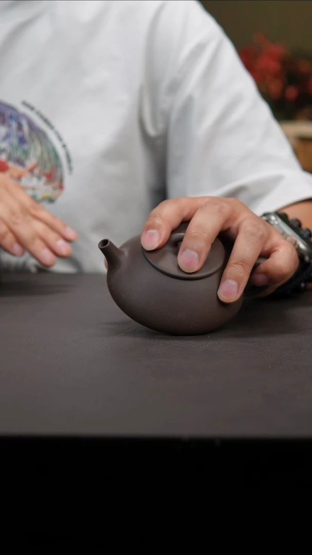 茶壶紫砂伯*紫砂壶微瑕黑紫泥平盖180cc