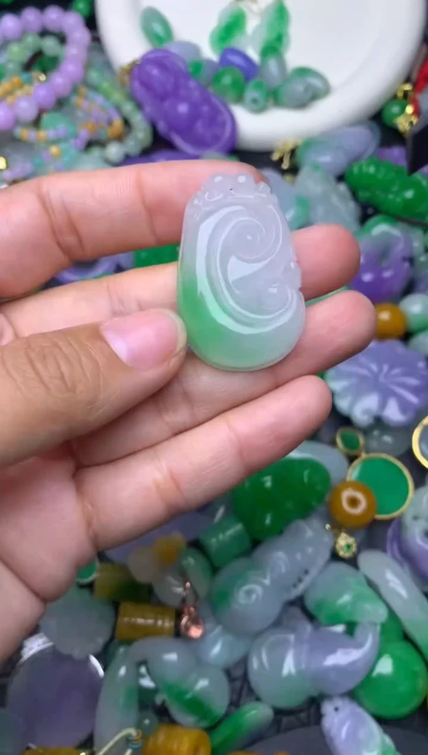 颈饰未镶嵌翡翠缅甸翡翠吊坠