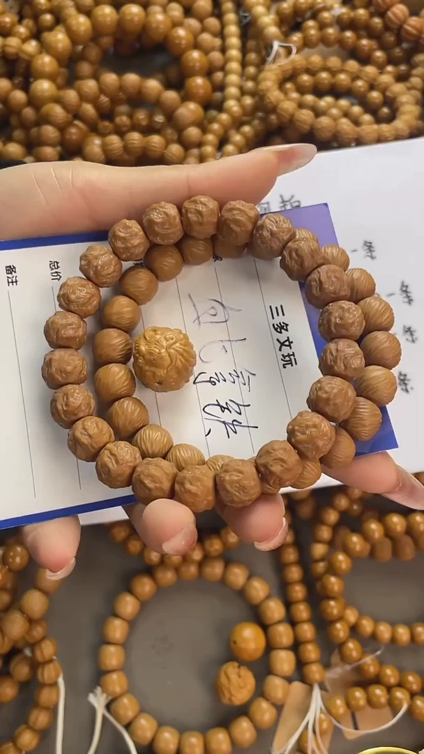 手串猴头核桃血**铁猴头，易碎品，轻拿轻放。