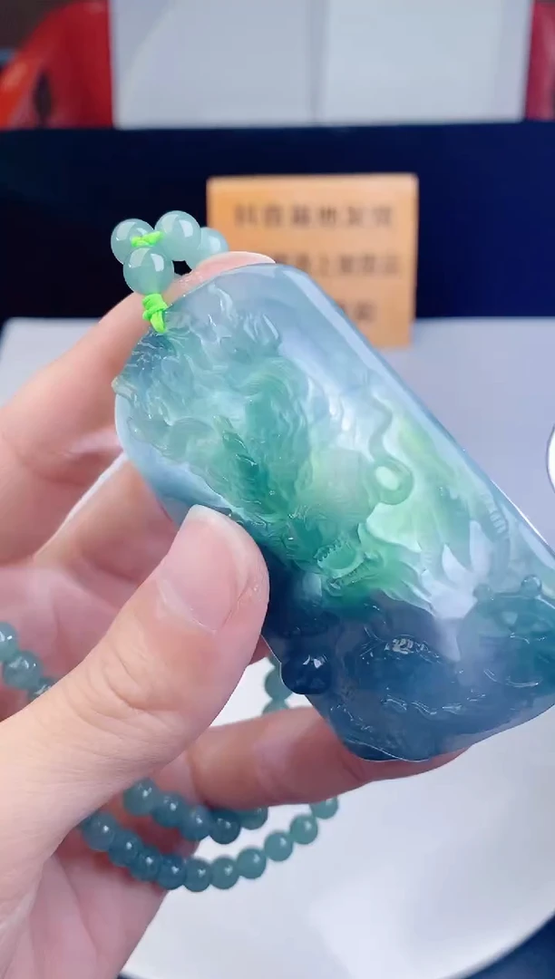 颈饰未镶嵌翡翠