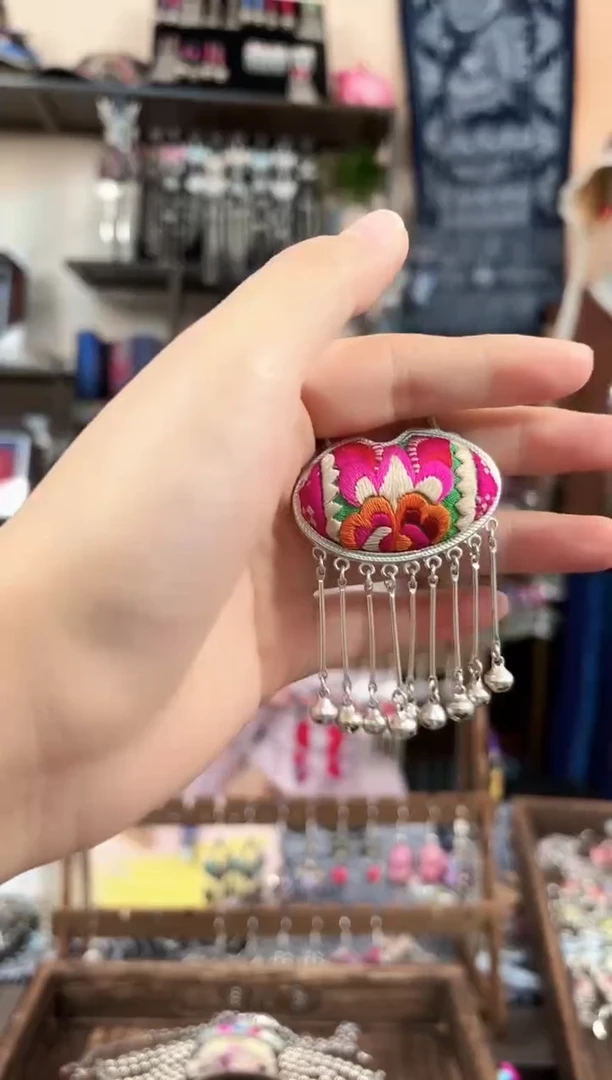 织绣向***葵民族风非遗老绣饰品002