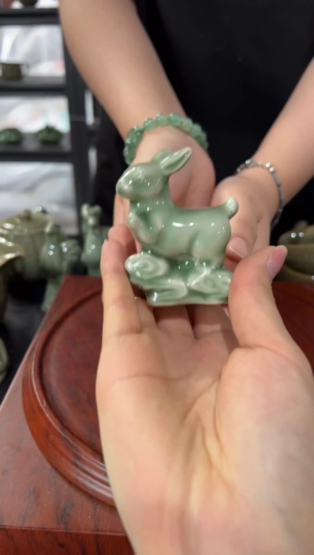 耀州窑兔子摆件一只