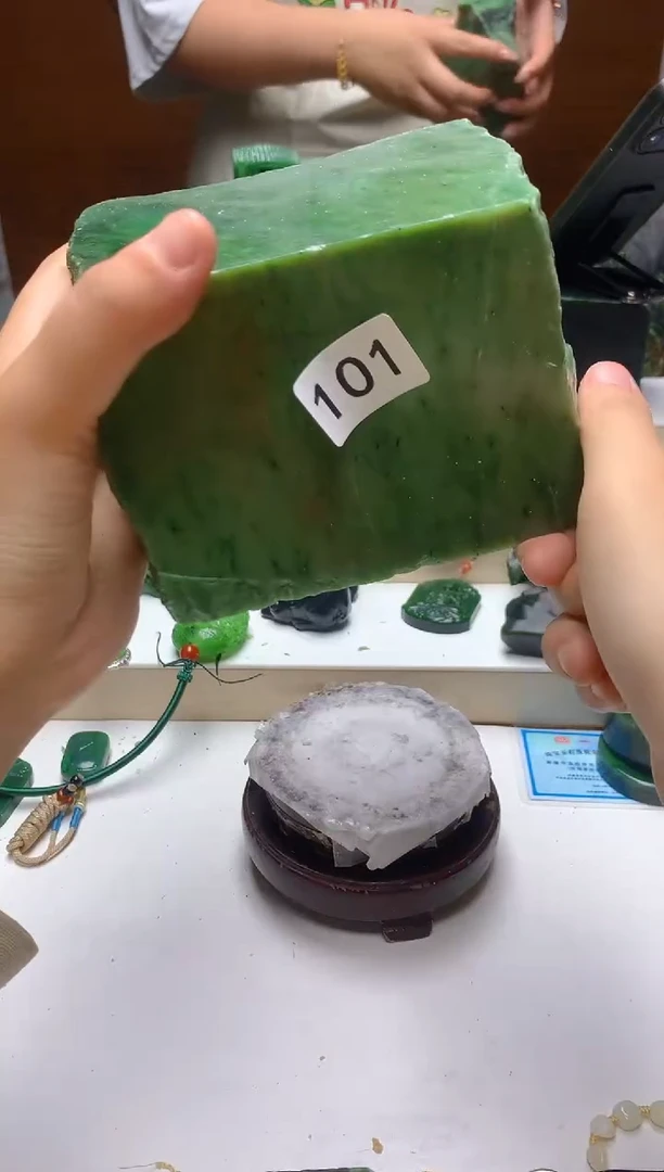 未镶嵌和田玉（碧玉）珠宝半成品0