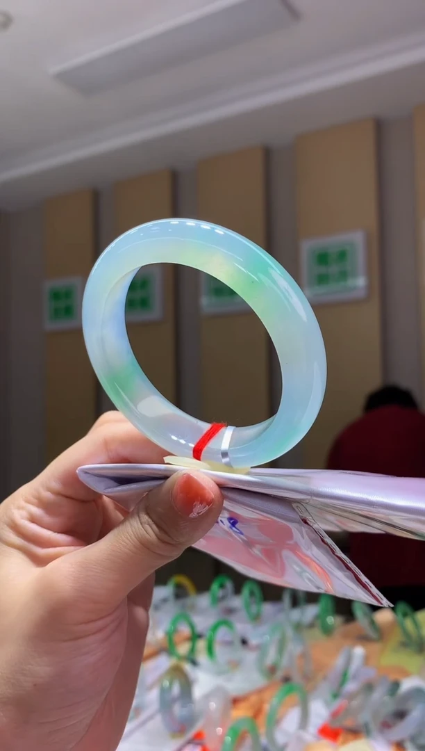 未镶嵌手镯翡翠- C45 圈口54.3 全款30万 定金2万