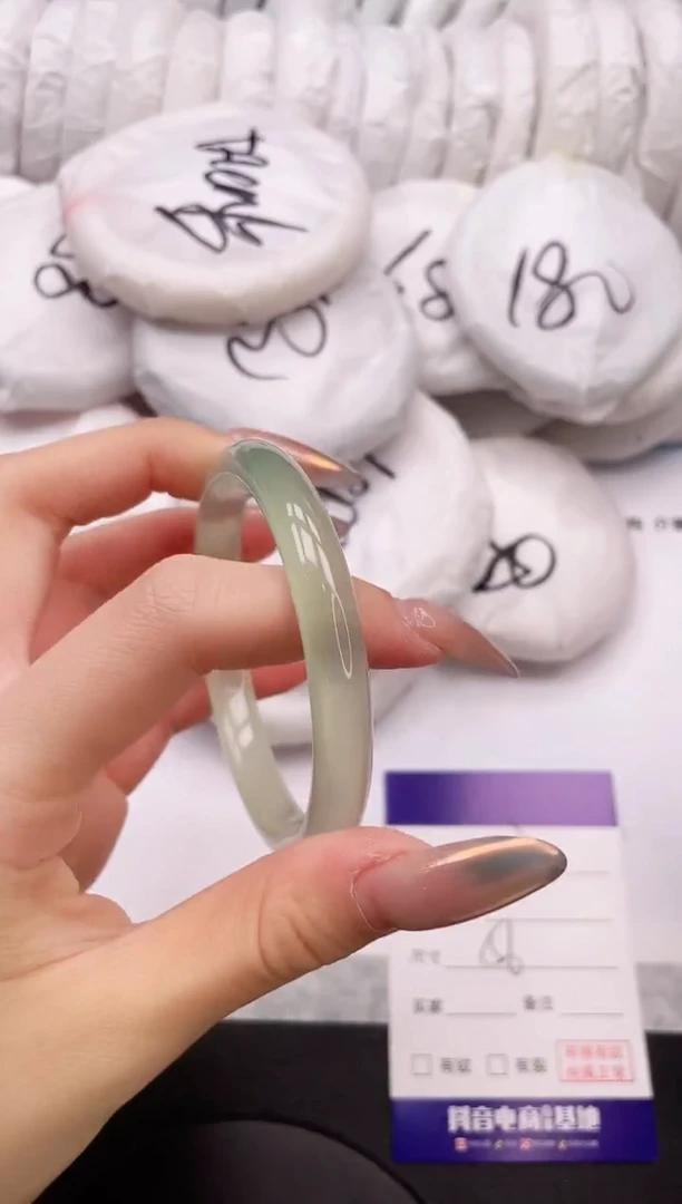 【闪购商品】石英质玉手镯未镶嵌1K170-56