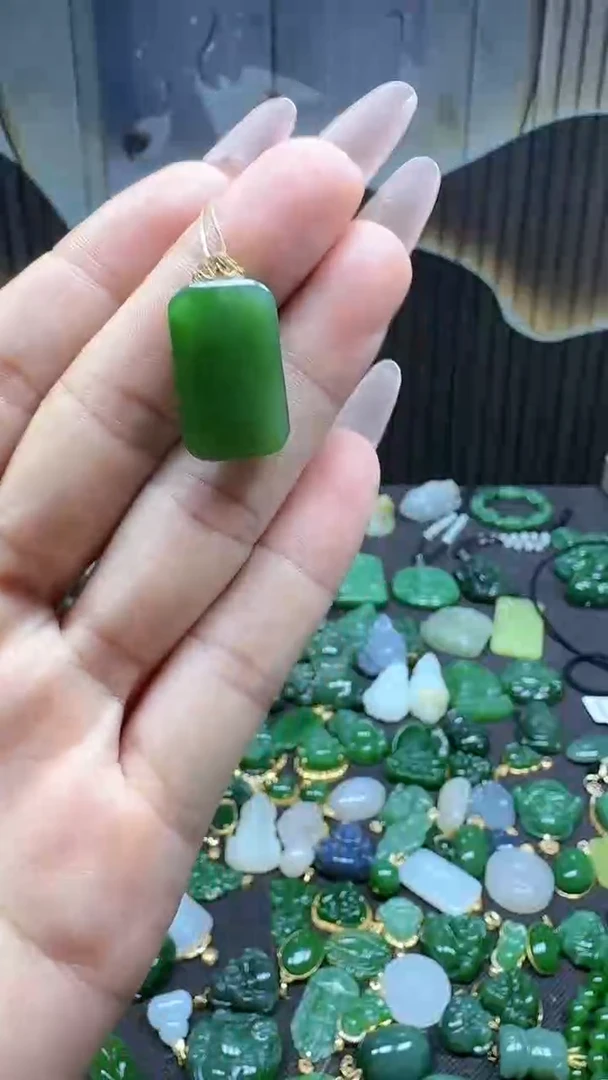 和田玉18K金镶嵌吊坠(不含链)1