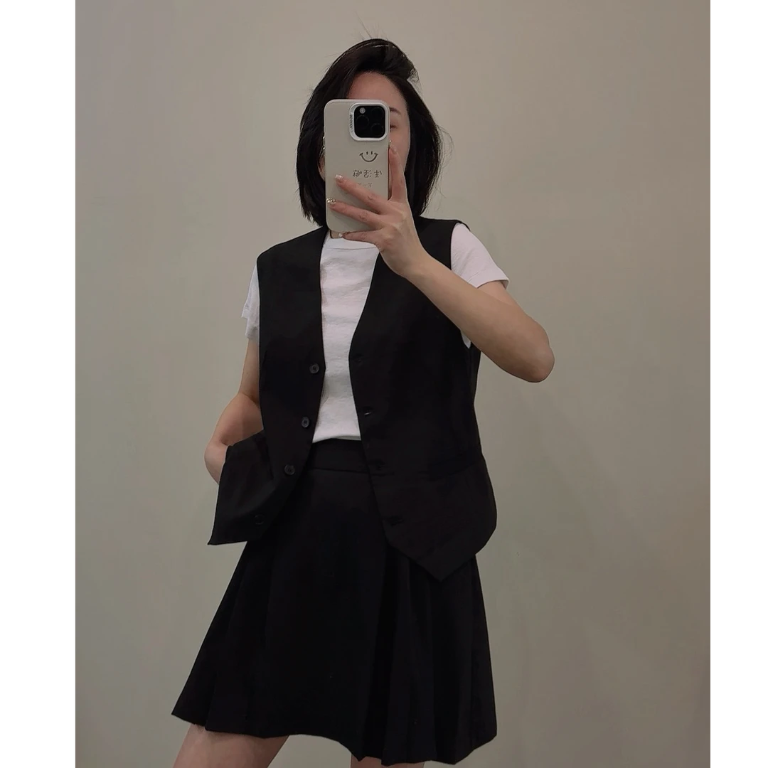 6672 小CC时尚穿搭2025夏季新款休闲显瘦无袖马甲套装