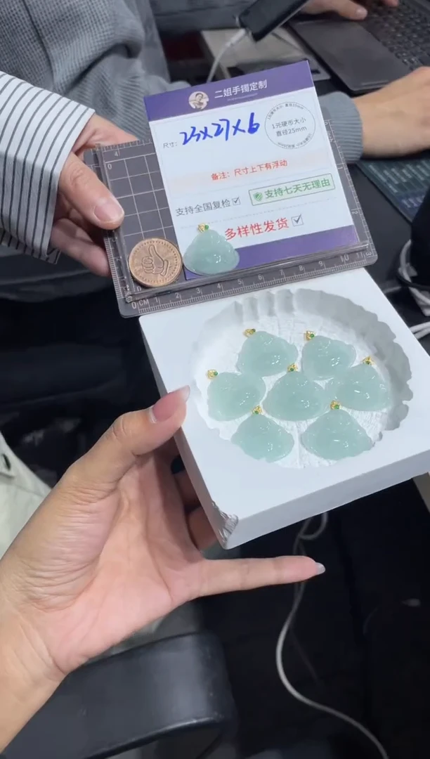 18K金镶嵌挂件翡翠晴底佛公FL10多样性发其一CP配绳