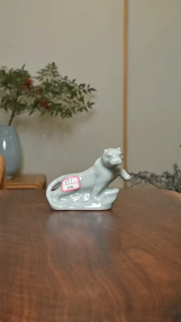 80#上山虎 荷叶青釉 微瑕 朱家汝窑款