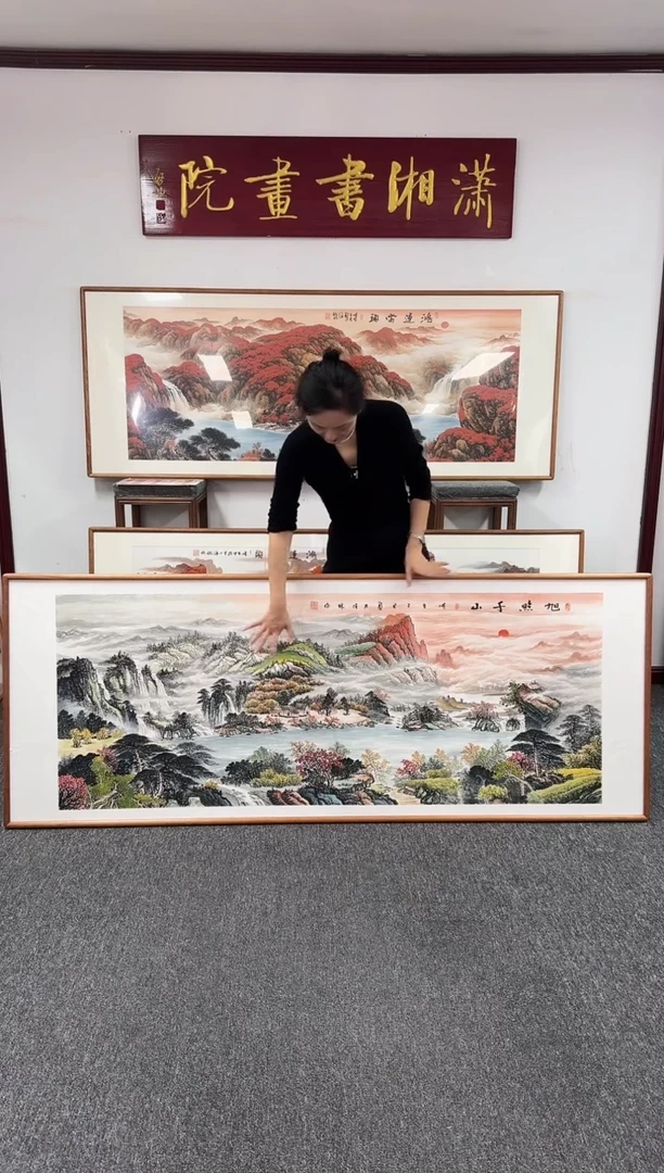 国画旭照千山 210*80 刘佳林