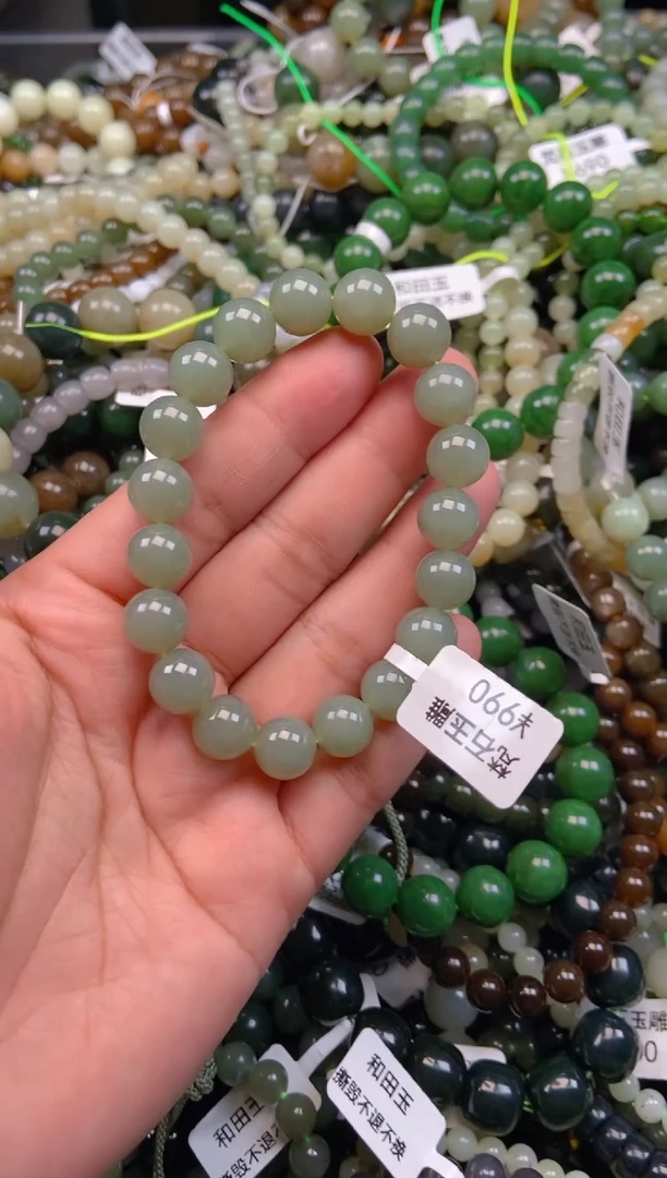 和田玉未镶嵌颈饰1