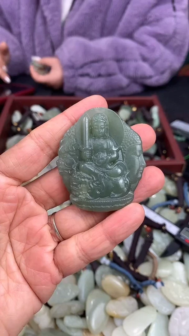 颈饰未镶嵌和田玉（多样性发一件）没有证书有瑕