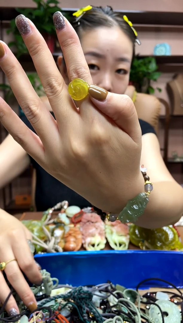 未镶嵌岫玉吊坠多样性发货发其中之一