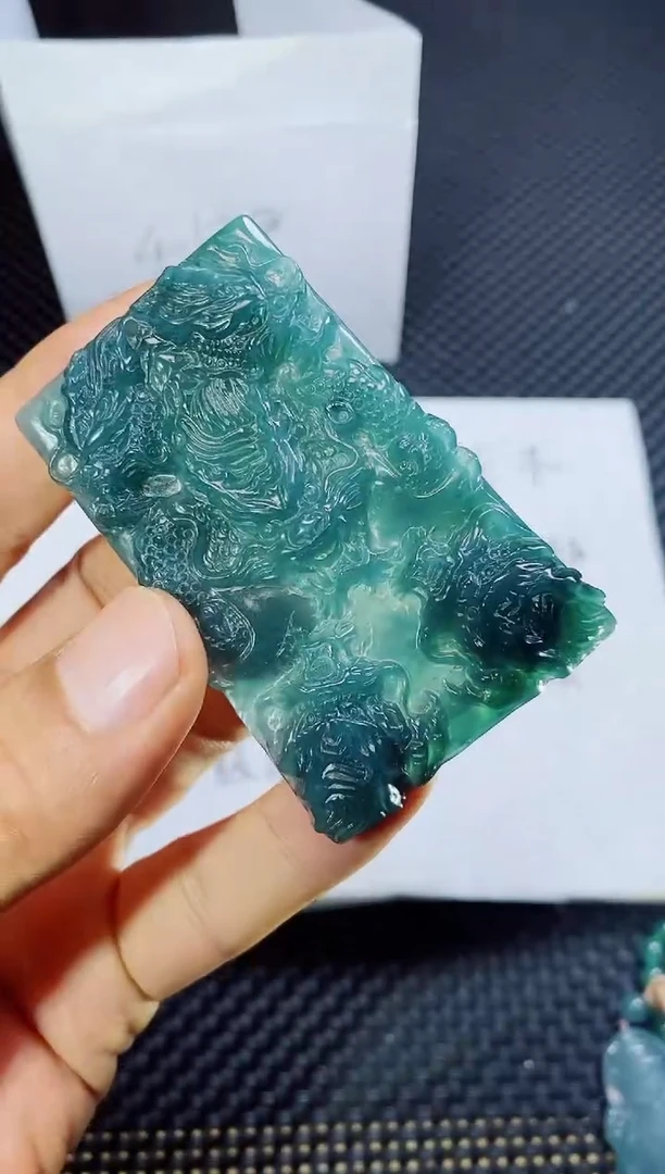 翡翠未镶嵌颈饰