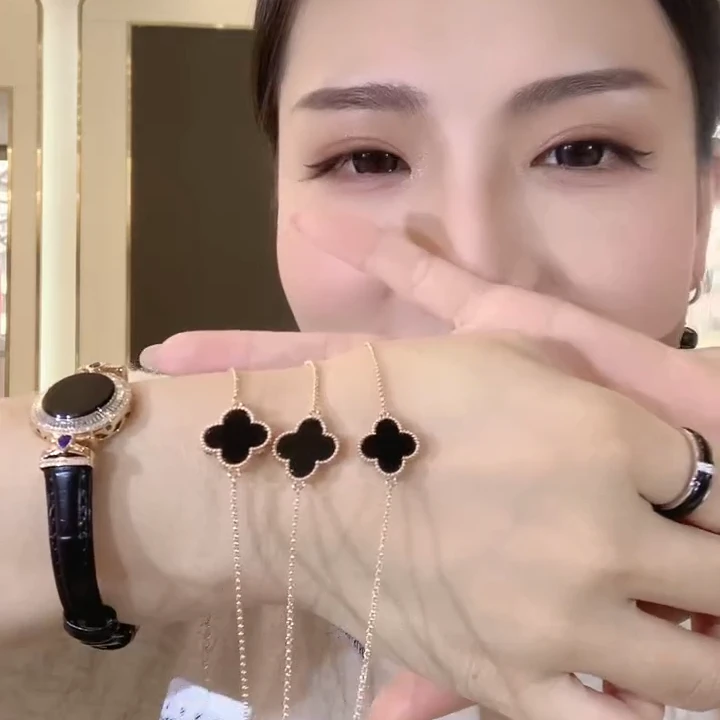 【云中意】-18K金 墨翠四叶草手链 - 多样性发货一件 TH