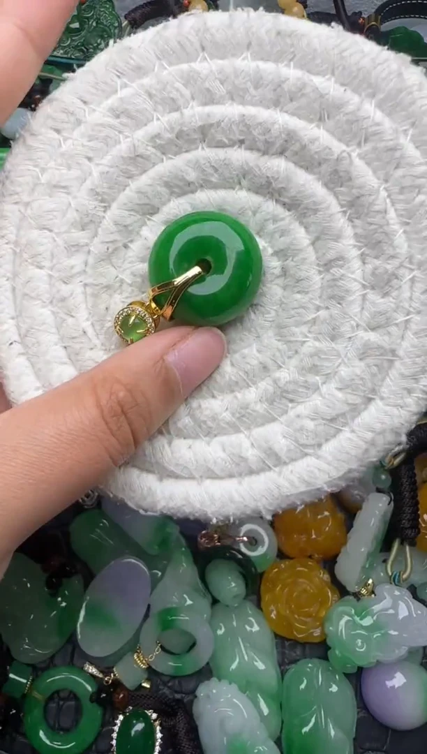 颈饰未镶嵌翡翠缅甸翡翠吊坠