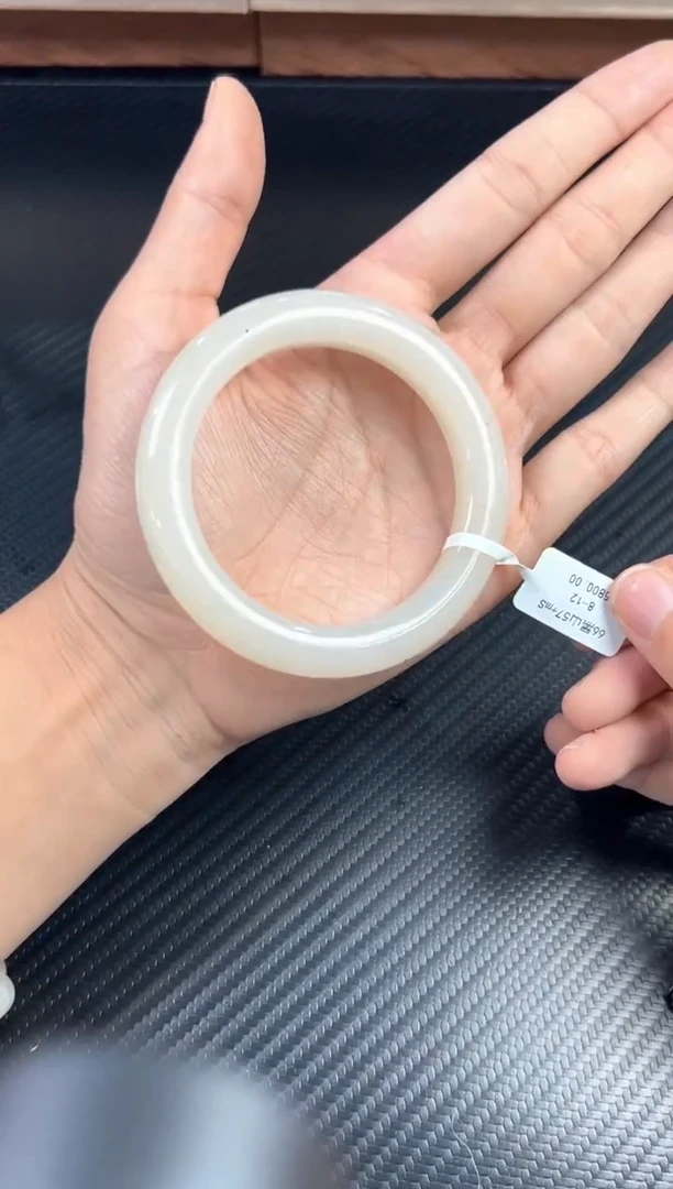 未镶嵌手镯和田玉黑山微色差57+ms