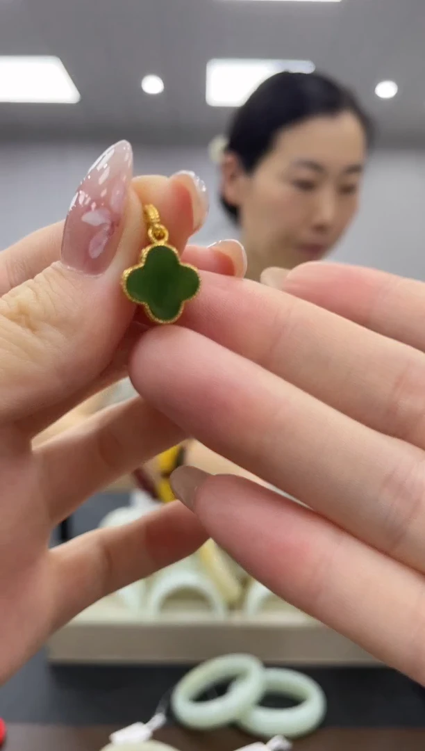 和田玉未镶嵌颈饰多样性拍一发一碧玉四叶草