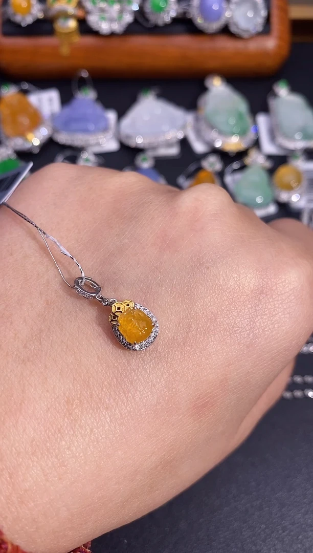 【闪购商品】翡翠颈饰18K金镶嵌万能扣吊坠