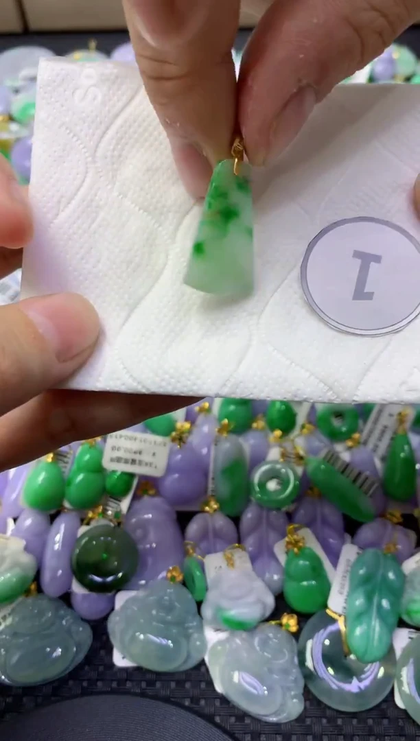 颈饰未镶嵌翡翠天然缅甸翡翠A货