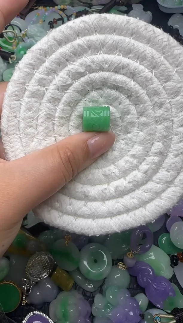颈饰未镶嵌翡翠缅甸翡翠吊坠